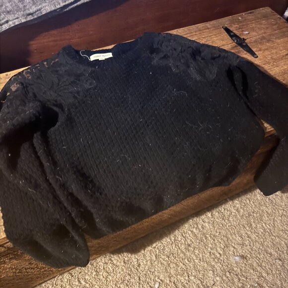 Black Sweater with Lace shoulders - Picture 2 of 3